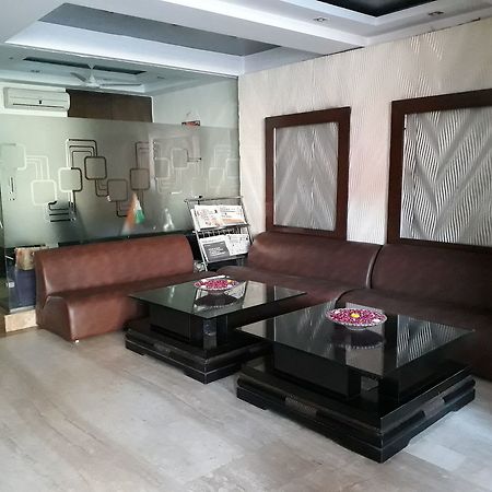 Hotel Grand Plaza Ню Делхи Екстериор снимка