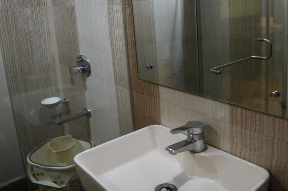 Hotel Grand Plaza Ню Делхи Екстериор снимка